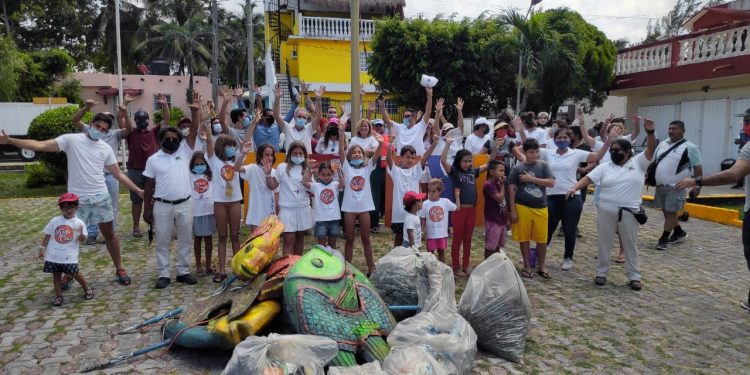 LA FUNDACIÓN ECOLÓGICA ECO-BAHÍA REALIZÓ LA TERCERA JORNADA DE LIMPIEZA, REFORESTACIÓN, PINTURA Y MANTENIMIENTO DEL MOBILIARIO DEL PARQUE PRINCIPAL DE LA LOCALIDAD DE CHEMUYIL EN EL MUNICIPIO DE TULUM