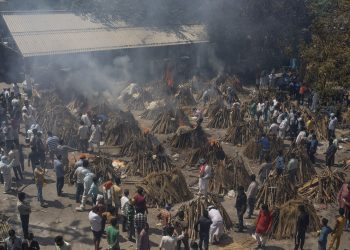 INDIA ALCANZA NUEVO RÉCORD DE CONTAGIOS Y MUERTES POR COVID-19; RECIBIRÁ AYUDA INTERNACIONAL