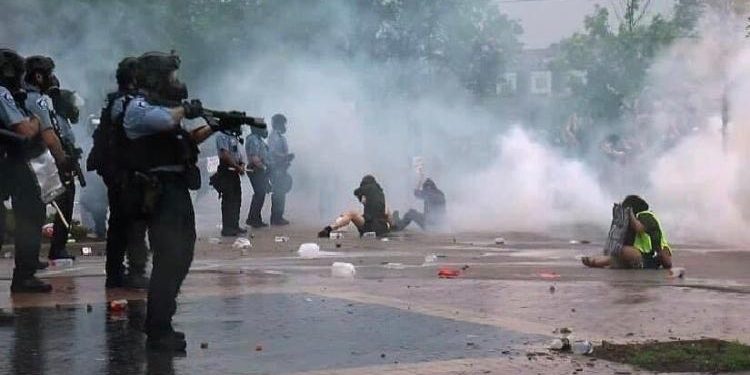 LA TENSIÓN SE DISPARA EN MINEÁPOLIS POR OTRA MUERTE DE UN JOVEN NEGRO POR UN DISPARO DE LA POLICÍA