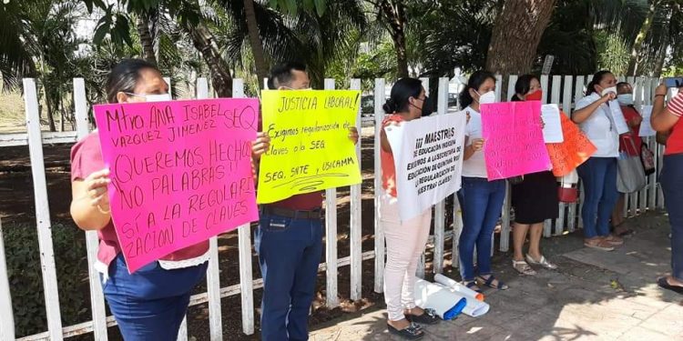 MAESTROS DE ZONA INDÍGENAS PROTESTAN EN SEQ