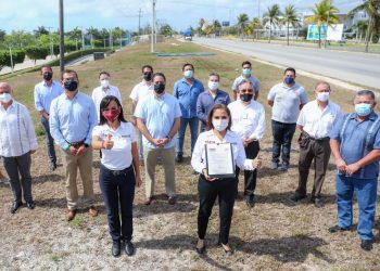 MARA LEZAMA FIRMA COMPROMISO PARA REPAVIMENTAR Y MODERNIZAR EL BOULEVARD LUIS DONALDO COLOSIO.