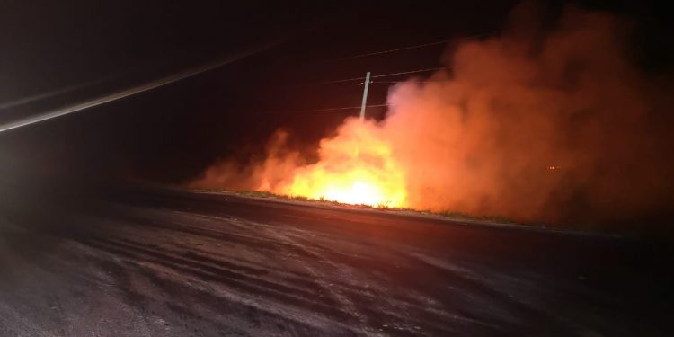 300 FAMILIAS SE QUEDAN SIN LUZ POR ACCIDENTE DE CAMIÓN CAÑERO