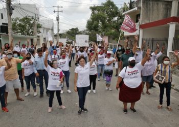HABITANTES DE COLONIA CENTRO DAN ESPALDARAZO A JUANITA ALONSO