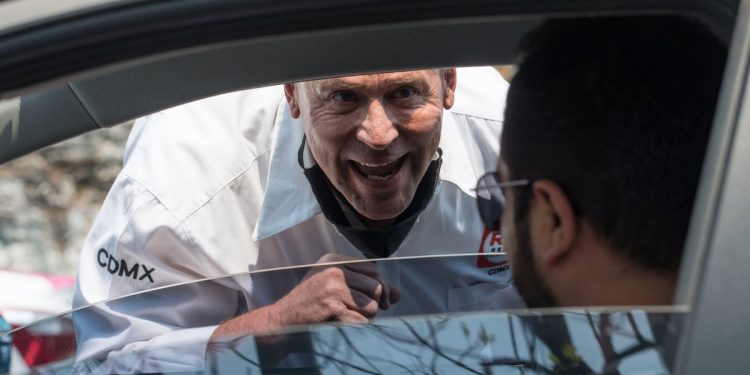 ALFREDO ADAME INICIA SU CAMPAÑA ENTRE INSULTOS Y MEMES