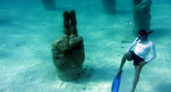 NÁUTICOS DE CANCÚN PLANEAN SUMERGIR MÁS ESTATUAS FRENTE A LA ZONA DE EL MECO