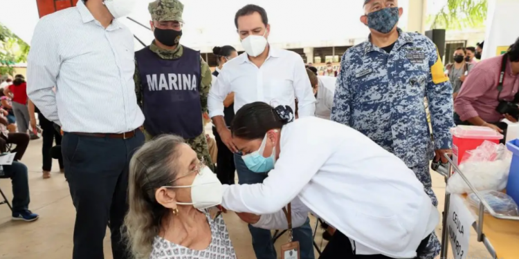 ESPERA APLICAR 11 MIL VACUNAS CONTRA EL COVID-19 EN MÉRIDA POR DÍA