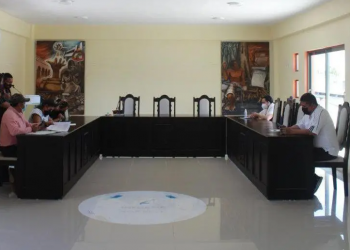 TESORERO Y OFICIAL MAYOR REHÚYEN A RENDIR CUENTAS ANTE EL CABILDO DE FELIPE CARRILLO PUERTO