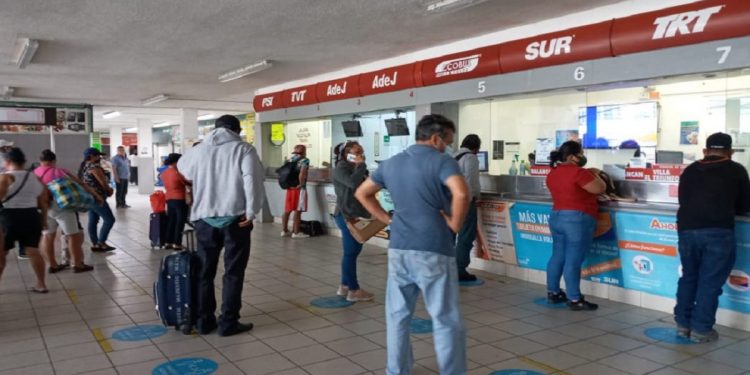 CENTRALES DE AUTOBUSES EN VILLAHERMOSA REGISTRAN IMPORTANTE AFLUENCIA DE PASAJEROS