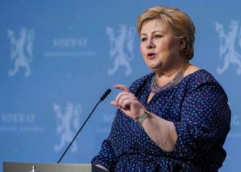 MULTAN A LA PRIMERA MINISTRA DE NORUEGA POR VIOLAR RESTRICCIONES ANTI COVID-19