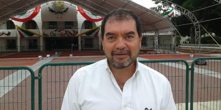 HUMBERTO ALDANA DENUNCIA POR EJERCICIO ILÍCITO DEL SERVICIO PÚBLICO A ISAAC JÁNIX