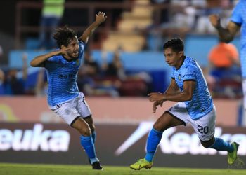 HACE ‘LA OLA’ EN LA CANCHA Y LA TRIBUNA, CANCÚN SOMETE A LEONES NEGROS