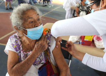 HABRÁ VACUNACIÓN PARA ADULTOS MAYORES EN CANCÚN DURANTE EL FIN DE SEMANA