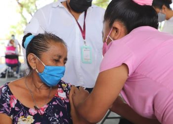 REALIZAN PROCESO DE VACUNACIÓN EN CANCÚN, ESTE SÁBADO