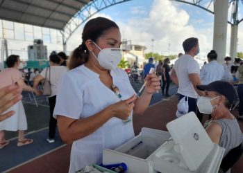 REANUDAN PROCESO DE VACUNACIÓN CONTRA EL COVID 19 EN CANCÚN PARA ADULTOS MAYORES