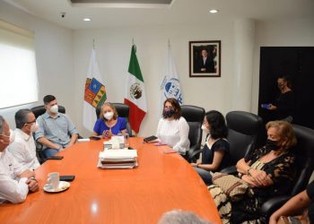 REPRESENTANTES DE LOS GOBIERNOS FEDERAL Y ESTATAL BRINDAN ATENCIÓN A LA FAMILIA DE VICTORIA SALAZAR