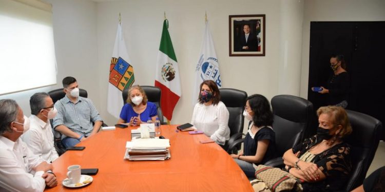 REPRESENTANTES DE LOS GOBIERNOS FEDERAL Y ESTATAL BRINDAN ATENCIÓN A LA FAMILIA DE VICTORIA SALAZAR