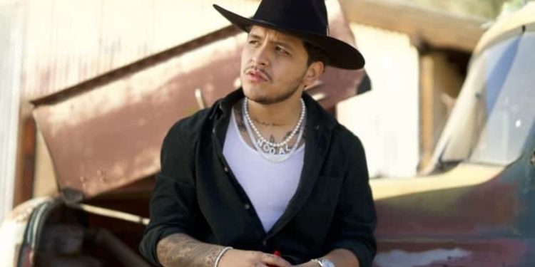 CHRISTIAN NODAL PIDE A SUS FANS HISTORIAS PARA COMPONER CANCIONES
