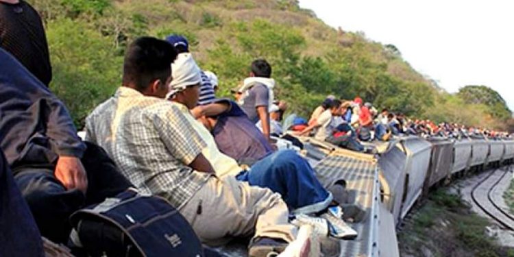 VINCULAN A UN HOMBRE QUE TRANSPORTABA A 5 MIGRANTES EN TABASCO