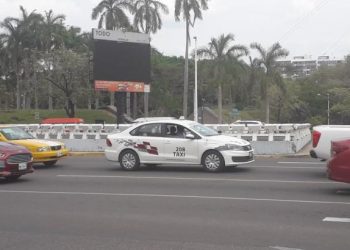 ALGUNOS TAXIS DE VILLAHERMOSA YA CIRCULAN CON NUEVA CROMÁTICA