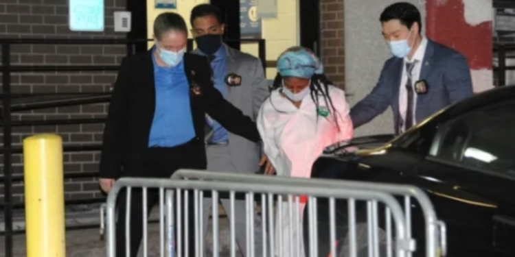 MUJER ENVENENA A SUS GEMELOS RECIÉN NACIDOS «PORQUE NO LA DEJABAN DORMIR»