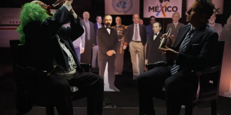 BROZO Y LORET DE MOLA BRINDAN DENTRO DE LA CABEZA DE AMLO