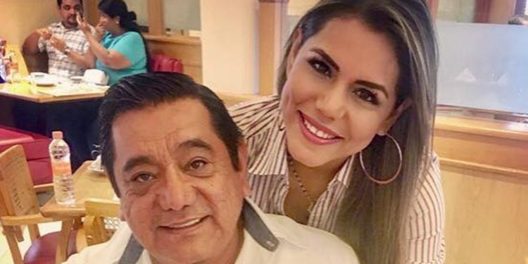 EVELYN, LA HIJA DE FÉLIX SALGADO MACEDONIO QUE PODRÍA SUSTITUIRLO COMO CANDIDATO