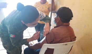 APLICAN VACUNA A LOS ADULTOS MAYORES “REZAGADOS” EN HUIMANGUILLO