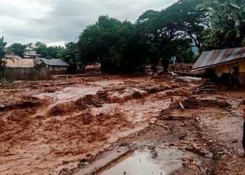 INUNDACIONES EN INDONESIA DEJAN AL MENOS 43 MUERTOS Y 27 DESAPARECIDOS