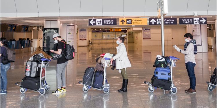 PERSONAS CON DOS DOSIS DE VACUNA PUEDEN VOLVER A VIAJAR DENTRO DE EU