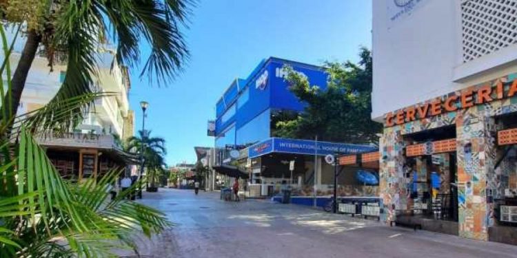 TIROTEOS EN CONTRA DE COMERCIOS POR COBRO DE DERECHO DE PISO EN PLAYA DEL CARMEN