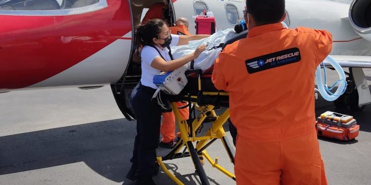 REALIZA IMSS TRASLADO AÉREO CON CUIDADOS INTENSIVOS PARA PACIENTE PEDIÁTRICA DE CANCÚN
