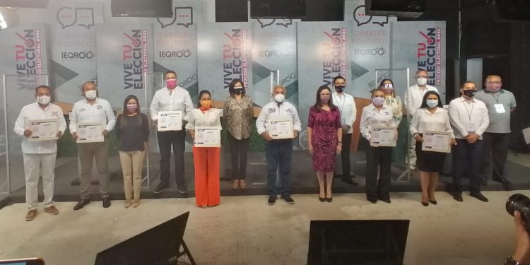 EMPRESARIOS VEN MONÓLOGOS Y NO DEBATES