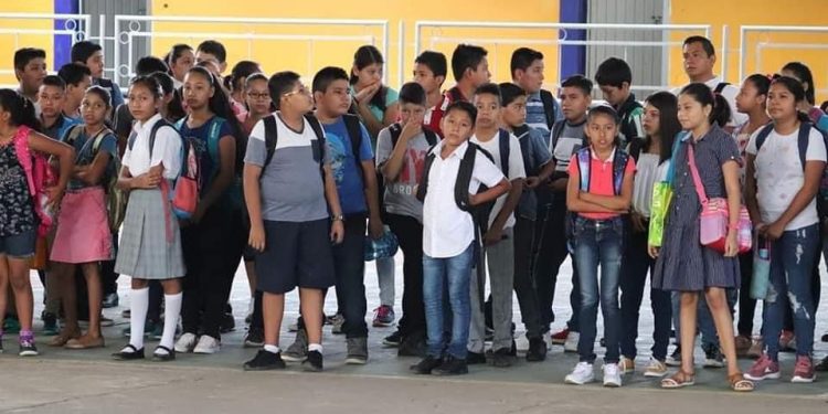 HABITANTES DE COMUNIDADES RURALES PIDEN REGRESO A CLASES