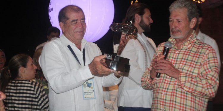 CON UN BREVE DISCURSO Y LA ENTREGA DE RECONOCIMIENTOS&nbsp; ES COMO SE HIZO OFICIAL EL COMIENZO DEL RALLY MAYA MÉXICO 2021