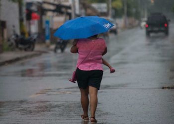 FUERTES LLUVIAS EN YUCATÁN DEJÓ INUNDACIONES, ÁRBOLES CAÍDOS Y FALLAS ELÉCTRICAS