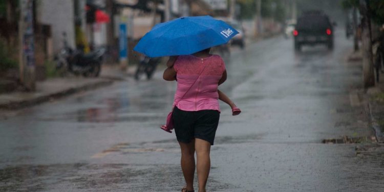 FUERTES LLUVIAS EN YUCATÁN DEJÓ INUNDACIONES, ÁRBOLES CAÍDOS Y FALLAS ELÉCTRICAS