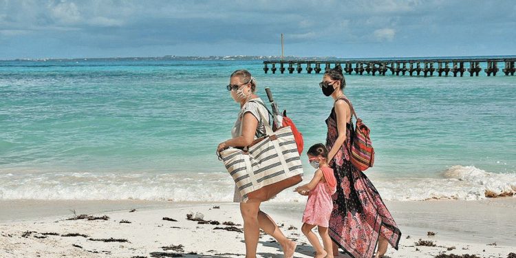 SE DESBORDAN CONTAGIOS POR COVID-19 EN QUINTANA ROO