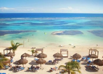 SE MANTIENE SEMÁFORO NARANJA CON ALFILERES EN QROO