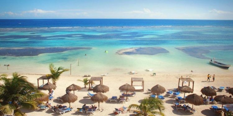 SE MANTIENE SEMÁFORO NARANJA CON ALFILERES EN QROO