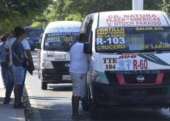 MULTAN A UNIDADES DE TRANSPORTE PÚBLICO POR SOBREPASAR EL CUPO PERMITIDO EN CANCÚN