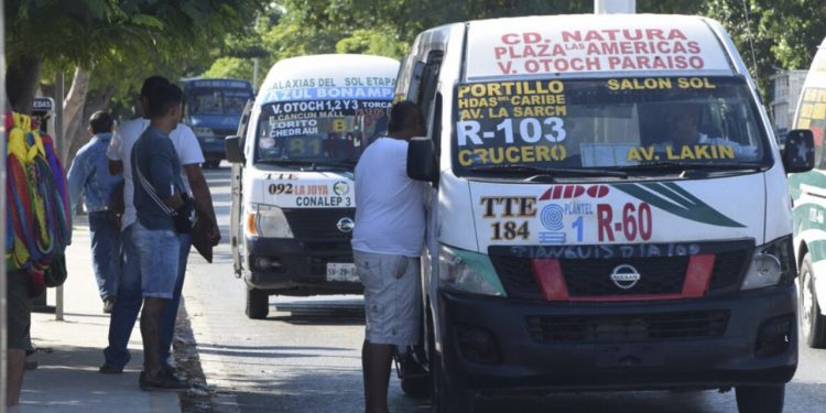 MULTAN A UNIDADES DE TRANSPORTE PÚBLICO POR SOBREPASAR EL CUPO PERMITIDO EN CANCÚN