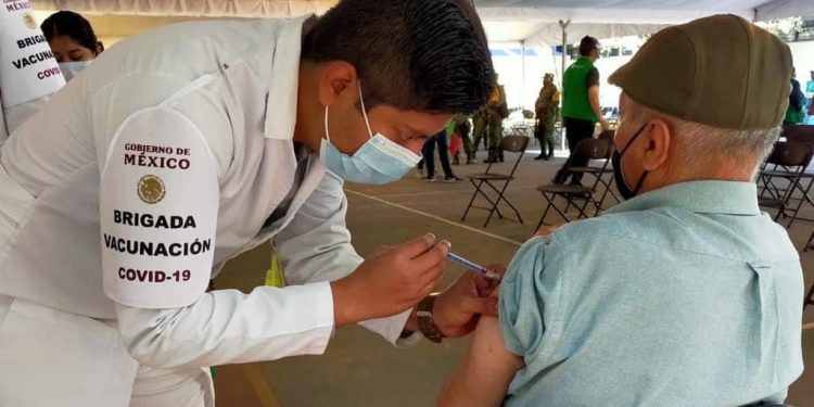 VIENE VACUNACIÓN PARA MAESTROS Y AÚN INCIERTA FECHA DE REGRESO A CLASES