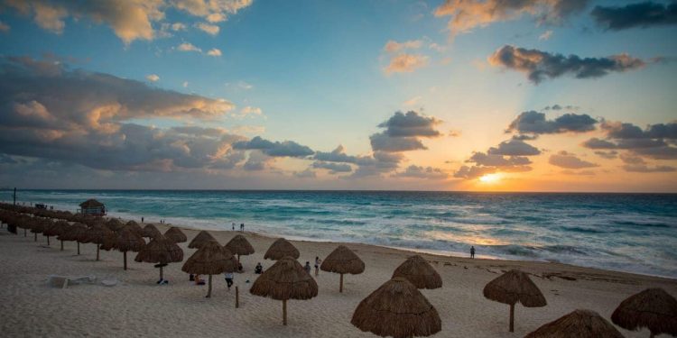 NO DESCIENDEN CASOS DE COVID-19 EN QUINTANA ROO