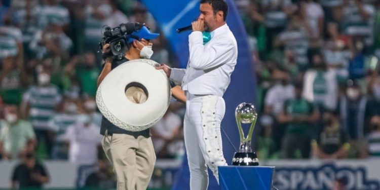 LA SEGOB INVESTIGA INTERPRETACIÓN DE PABLO MONTERO DEL HIMNO NACIONAL