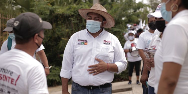 EMIR BELLOS COMPROMETIDO CON LA EDUCACIÓN DE LOS JÓVENES DE LÁZARO CÁRDENAS