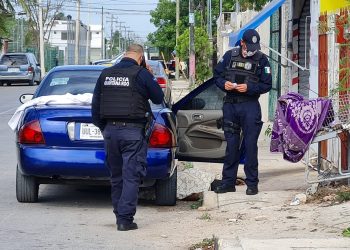 BALEAN A DOS HOMBRES EN TIANGUIS DE LA 227; UNO YA FALLECIÓ