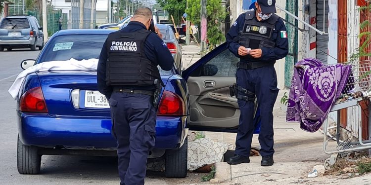 BALEAN A DOS HOMBRES EN TIANGUIS DE LA 227; UNO YA FALLECIÓ
