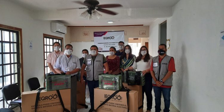 IEQROO E INE INICIARON LA ENTREGA DE PAQUETES ELECTORALES