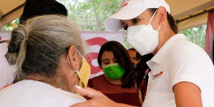 REFRENDA LAURA FERNÁNDEZ COMPROMISO DE TRABAJAR A FAVOR DE LAS MAMÁS DE QUINTANA ROO