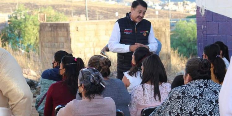SE REÚNE FEMAT CON CONSTRUCTORES Y RECORRE DIVERSAS COLONIAS DEL MUNICIPIO DE ZACATECAS